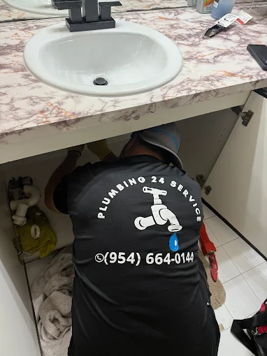 Plumbing 24 Service plumber working on commercial kitchen plumbing in Broward County