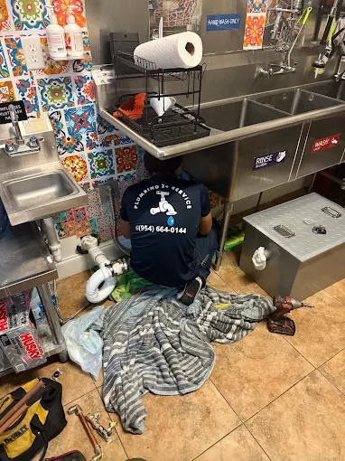 Plumbing 24 Service plumber repairing exterior water line in Broward County